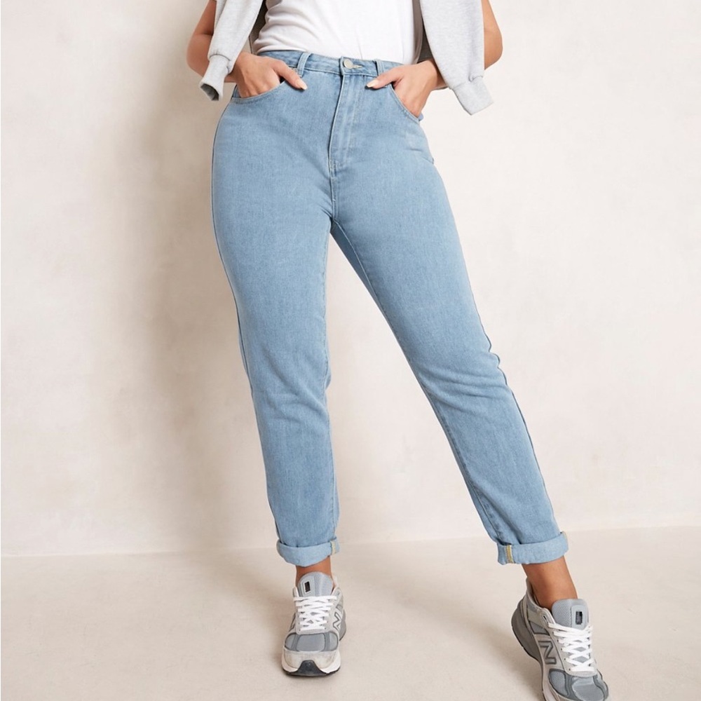NWT BOOHOO BLUE High Waist Mom Jeans | Size: US 16